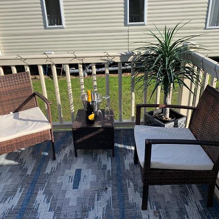 Beautiful 3 Bedroom Caravan With Hot Tub - Tattershall Lakes Exteriör bild
