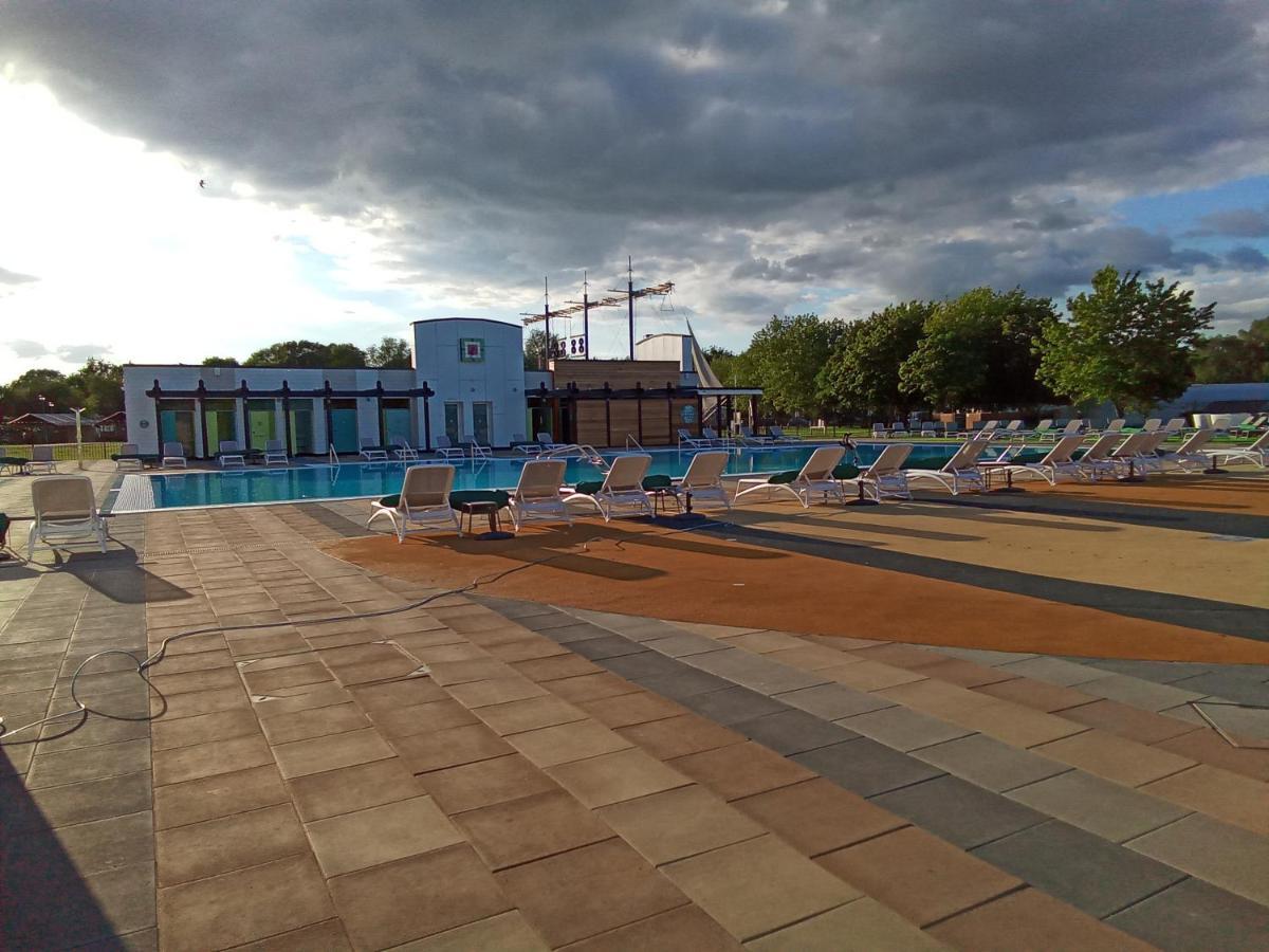 Beautiful 3 Bedroom Caravan With Hot Tub - Tattershall Lakes Exteriör bild