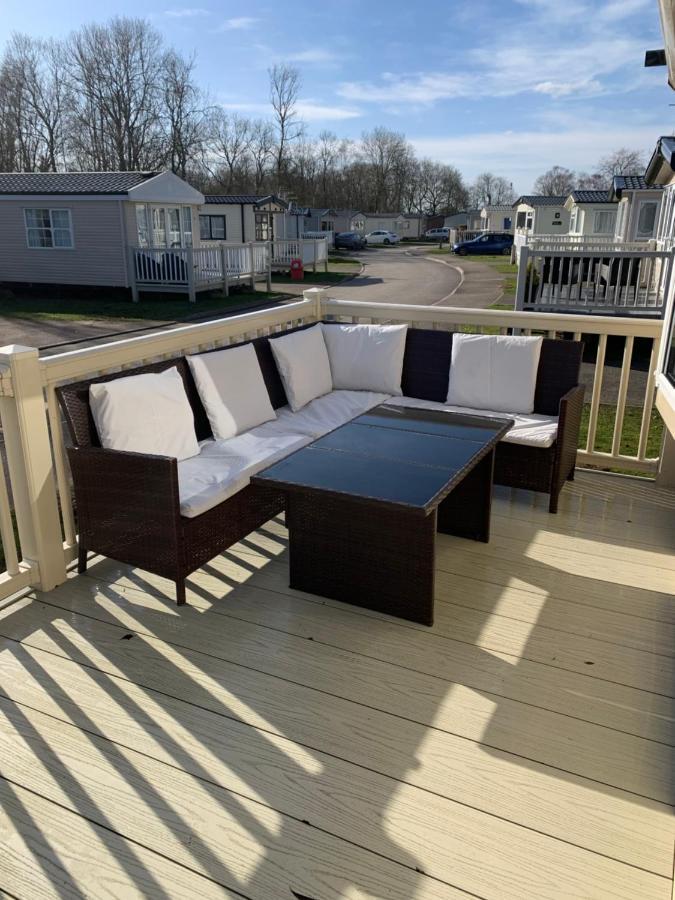 Beautiful 3 Bedroom Caravan With Hot Tub - Tattershall Lakes Exteriör bild