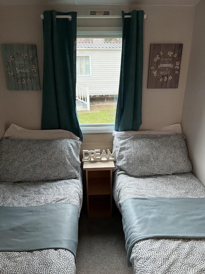 Beautiful 3 Bedroom Caravan With Hot Tub - Tattershall Lakes Exteriör bild